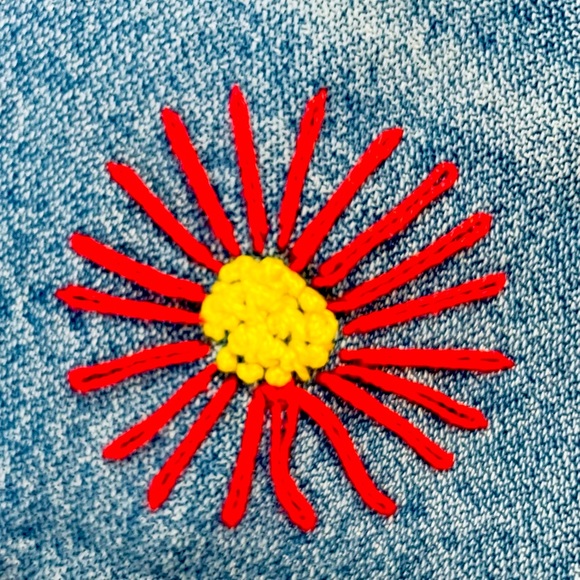 Distressed WRANGLERS embroidered cutoff shorts, Daisy Dukes, Womens 4-6 boho - Picture 12 of 13